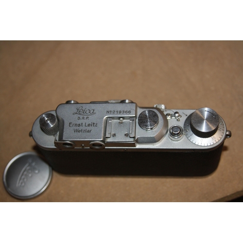 866 - A 1936 LEICA lll RANGEFINDER FILM CAMERA Serial No 219366 fitted with an Elmar 5cm f3.5 lens Conditi... 