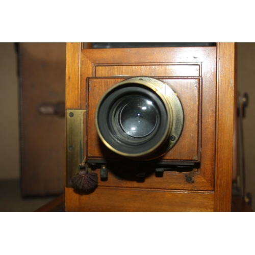 870 - A THORNTON PICKARD SNAP SHOT FIELD CAMERA constructed from mahogany and brass with 3 plate carriers ... 