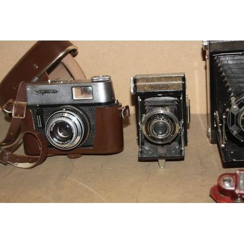 892 - A TRAY CONTAINING FILM CAMERAS AND ACCESSORIES comprising of a Coronet Midget in red bakelite with r... 