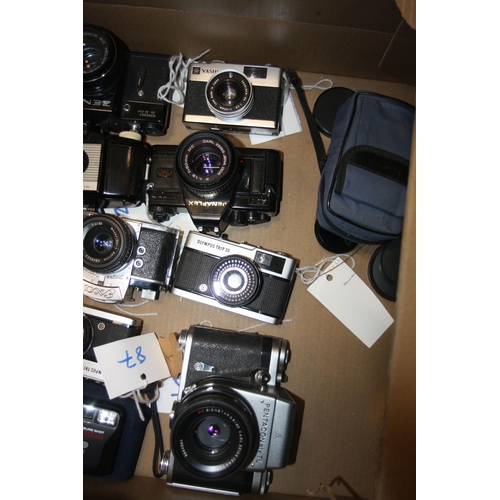 895 - A TRAY CONTAINING THIRTEEN VINTAGE FILM CAMERAS including a Pentacon Six TL fitted with a Biometar 8... 