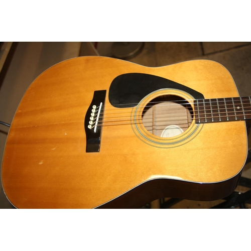 935 - A YAMAHA FG411L LEFT HANDED ACOUSTIC GUITAR in Natural ( endpin missing)