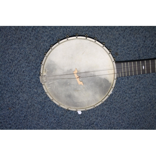 946 - A W.E.TEMLETT ' THE SPECIAL MOZART MODEL' FIVE STRING BANJO with walnut neck , rosewood fingerboard,... 