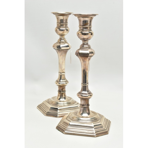 155 - A PAIR OF GEORGE V GOLDSMITHS & SILVERSMITHS CO LTD SILVER CANDLESTICKS, knopped and chamfered form ... 