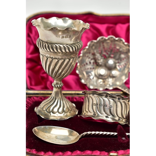 171 - A SMALL PARCEL OF 18TH, 19TH AND 20TH CENTURY SILVER, comprising a Victorian cream jug of baluster f... 