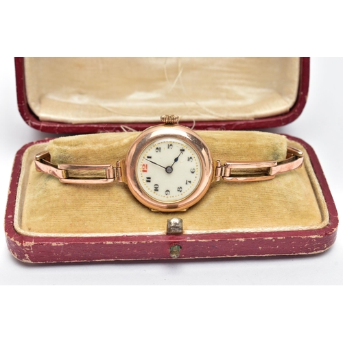 37 - A LADYS  EARLY 20TH CENTURY, 9CT GOLD WRISTWATCH, manual wind, round white dial, Arabic numerals, bl... 