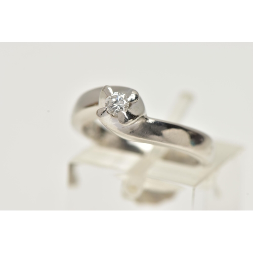 42 - A PLATINUM SINGLE STONE DIAMOND RING, four claw set, round brilliant cut diamond, estimated diamond ... 