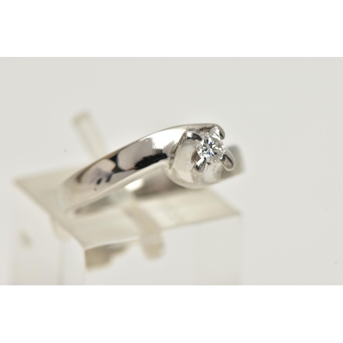 42 - A PLATINUM SINGLE STONE DIAMOND RING, four claw set, round brilliant cut diamond, estimated diamond ... 