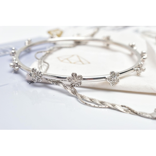 55 - ASSORTED JEWELLERY, to include a silver bangle detailed with flowers, each alternating flower is set... 