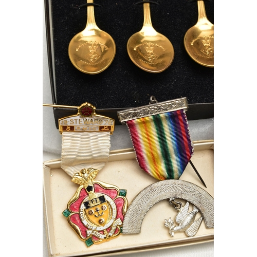 78 - A BOX OF ASSORTED ITEMS, to include a silver gilt medallion set into a commemorative dish for Queen ... 