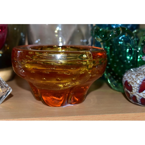 320 - A GROUP OF COLOURED AND DECORATIVE GLASSWARES, to include a cylindrical textured Mdina vase height 2... 