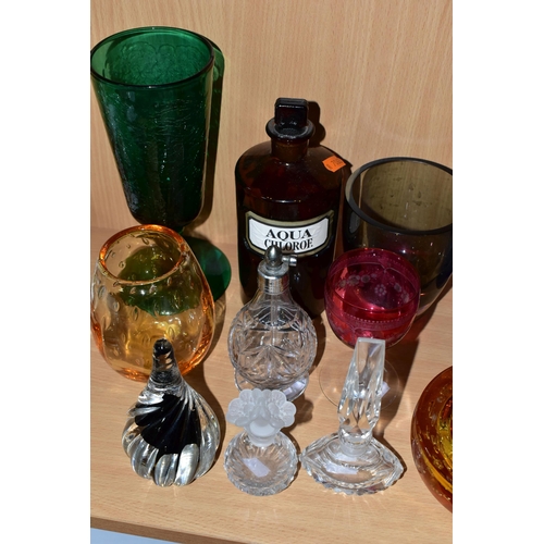 320 - A GROUP OF COLOURED AND DECORATIVE GLASSWARES, to include a cylindrical textured Mdina vase height 2... 