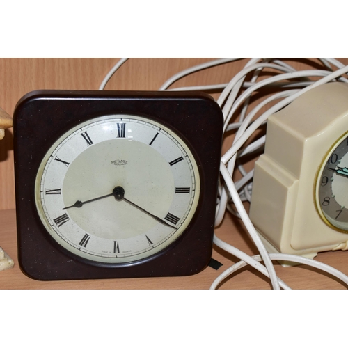 325 - ELEVEN ASSORTED CLOCKS, of various styles and materials, to include desk clocks, mantel clocks and o... 