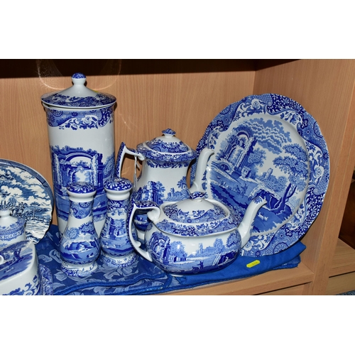 333 - A COLLECTION OF BLUE AND WHITE CERAMICS, mostly Spode's Italian pattern to include a coffee pot, a t... 