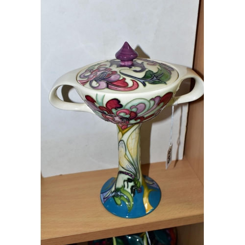 335 - A MODERN MOORCROFT POTTERY 'KINGSMERE FEN' COVERED COUPE, designed by Emma Bossons, impressed and pa... 