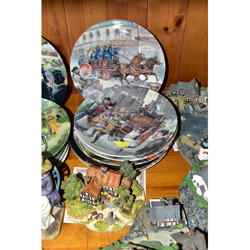 351 - A GROUP OF CABINET PLATES AND DANBURY MINT COTTAGES, comprising five Danbury Mint cottages 'Seagull ... 