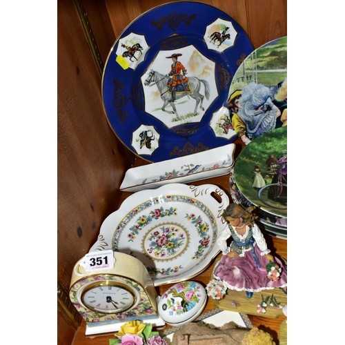 351 - A GROUP OF CABINET PLATES AND DANBURY MINT COTTAGES, comprising five Danbury Mint cottages 'Seagull ... 