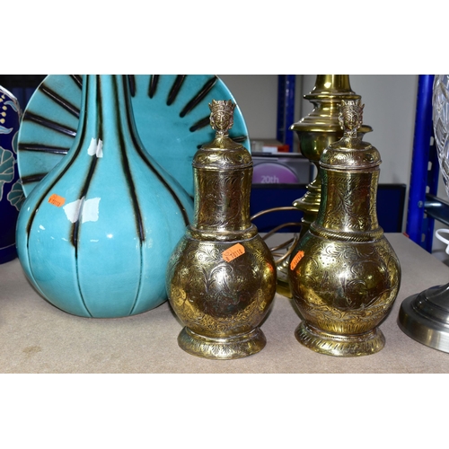 358 - A GROUP OF CERAMICS, TABLE LAMPS AND DECORATIVE HOMEWARES, to include a pair of Roselle OCC & Co, St... 