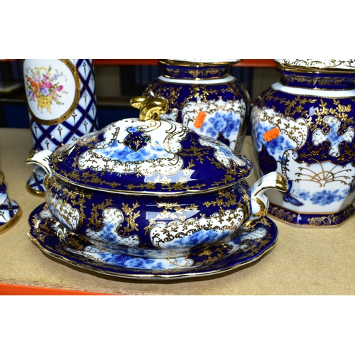 358 - A GROUP OF CERAMICS, TABLE LAMPS AND DECORATIVE HOMEWARES, to include a pair of Roselle OCC & Co, St... 