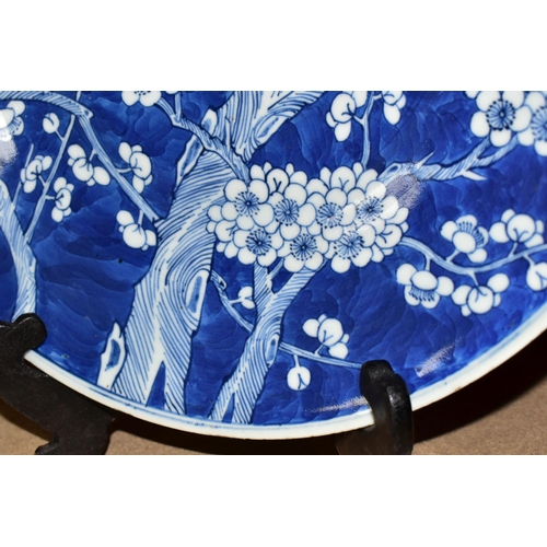 362 - A LATE NINETEENTH CENTURY CHINESE PORCELAIN CHARGER, decorated in blue and white Prunus Blossom patt... 