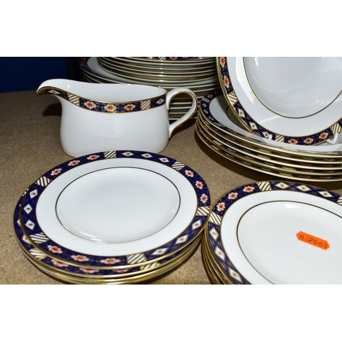 373 - A TWENTY NINE PIECE ROYAL CROWN DERBY KEDLESTON A1315 PART DINNER SERVICE, comprising a sauceboat, s... 