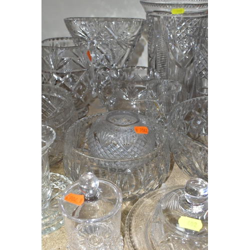 402 - A QUANTITY OF CUT CRYSTAL AND GLASSWARES, comprising a Stuart Crystal decanter, two Edinburgh Crysta... 