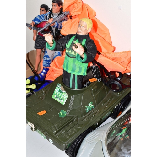 420 - A QUANTITY OF MODERN HASBRO ACTION MAN FIGURES, ACCESSORIES AND VEHICLES, to include parachute, skis... 