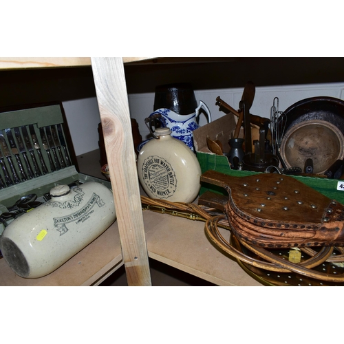 439 - A BOX AND LOOSE KITCHENALIA, TREEN, METALWARES AND SUNDRY ITEMS, to include two small barrels, talle... 