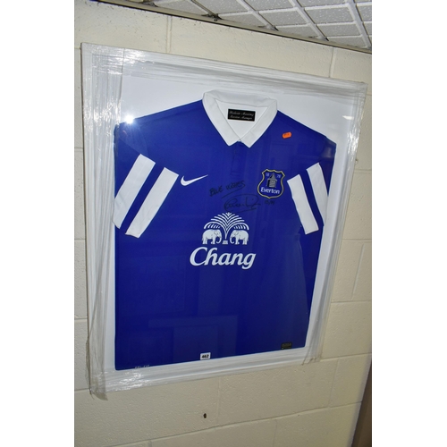 462 - A FRAMED EVERTON FOOTBALL SHIRT SIGNED BY ROBERTO MARTINEZ, signature with 'Blue Wishes 13/14', meta... 