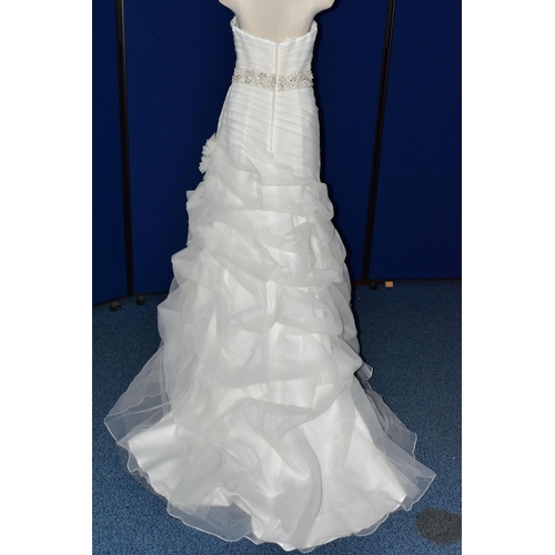 252 - WEDDING DRESS, end of season stock clearance (may have slight marks or very minor damage) size 8, iv... 