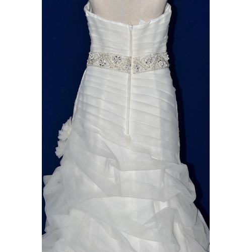 252 - WEDDING DRESS, end of season stock clearance (may have slight marks or very minor damage) size 8, iv... 