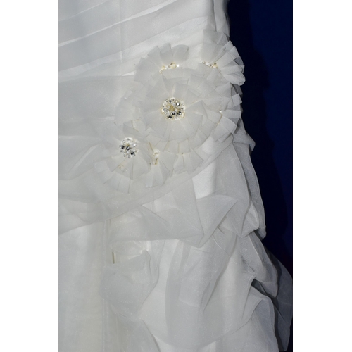 252 - WEDDING DRESS, end of season stock clearance (may have slight marks or very minor damage) size 8, iv... 