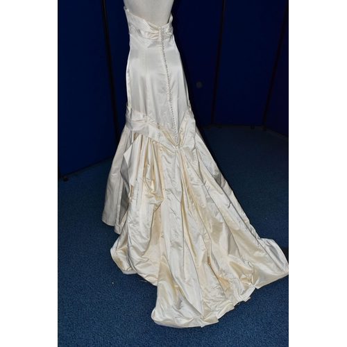 253 - WEDDING DRESS, end of season stock clearance (may have slight marks or very minor damage) size 16, p... 