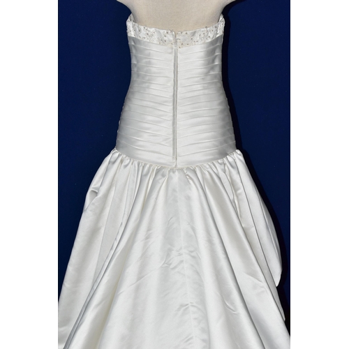 255 - WEDDING DRESS, end of season stock clearance (may have slight marks or very minor damage) size 8, iv... 