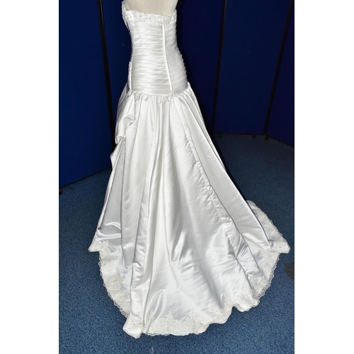 255 - WEDDING DRESS, end of season stock clearance (may have slight marks or very minor damage) size 8, iv... 