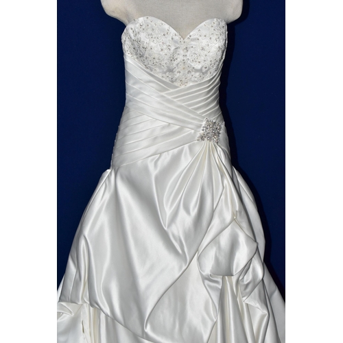 255 - WEDDING DRESS, end of season stock clearance (may have slight marks or very minor damage) size 8, iv... 