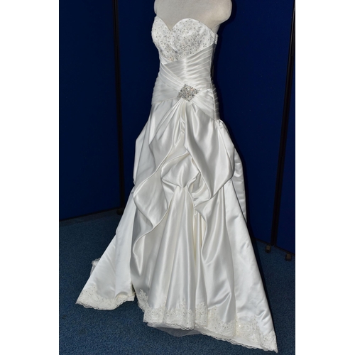 255 - WEDDING DRESS, end of season stock clearance (may have slight marks or very minor damage) size 8, iv... 