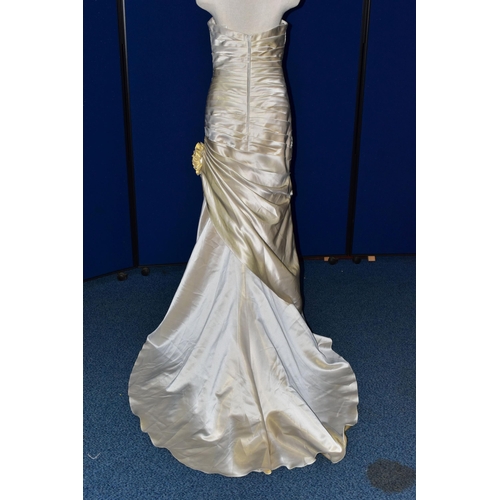 257 - WEDDING DRESS, end of season stock clearance (may have slight marks or very minor damage) size 8/10 ... 