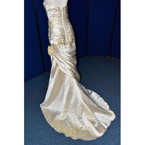 257 - WEDDING DRESS, end of season stock clearance (may have slight marks or very minor damage) size 8/10 ... 