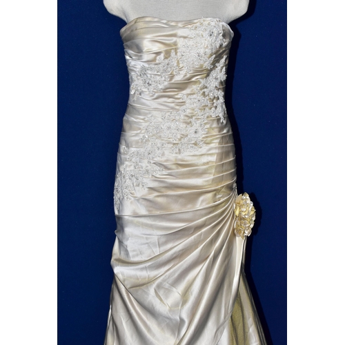 257 - WEDDING DRESS, end of season stock clearance (may have slight marks or very minor damage) size 8/10 ... 