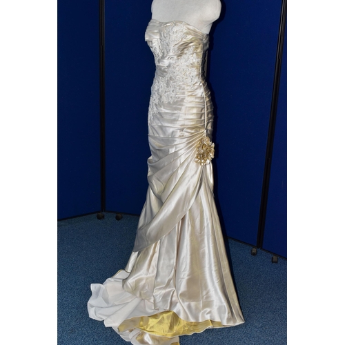 257 - WEDDING DRESS, end of season stock clearance (may have slight marks or very minor damage) size 8/10 ... 