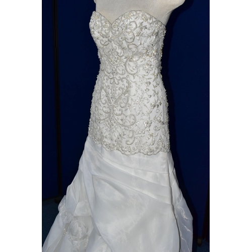 258 - WEDDING DRESS, end of season stock clearance (may have slight marks or very minor damage) size 8, ch... 