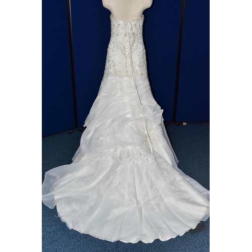 258 - WEDDING DRESS, end of season stock clearance (may have slight marks or very minor damage) size 8, ch... 