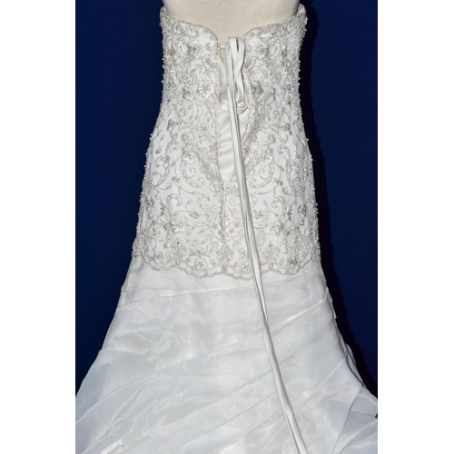 258 - WEDDING DRESS, end of season stock clearance (may have slight marks or very minor damage) size 8, ch... 