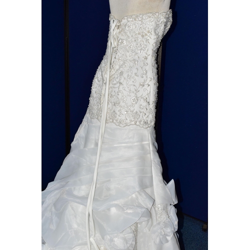 258 - WEDDING DRESS, end of season stock clearance (may have slight marks or very minor damage) size 8, ch... 