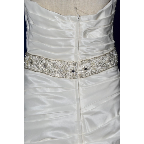 260 - WEDDING DRESS, end of season stock clearance (may have slight marks or very minor damage) size 8, pl... 