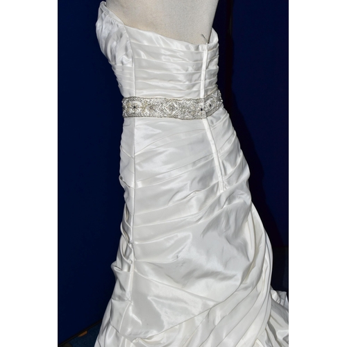 260 - WEDDING DRESS, end of season stock clearance (may have slight marks or very minor damage) size 8, pl... 