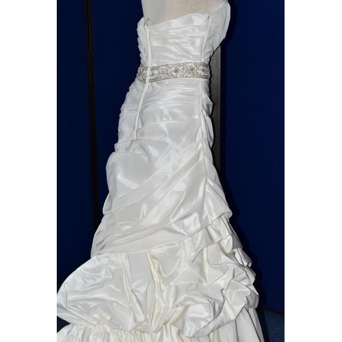 260 - WEDDING DRESS, end of season stock clearance (may have slight marks or very minor damage) size 8, pl... 