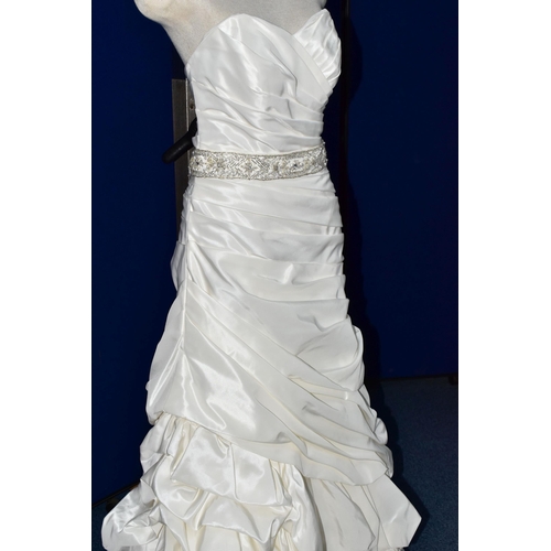 260 - WEDDING DRESS, end of season stock clearance (may have slight marks or very minor damage) size 8, pl... 