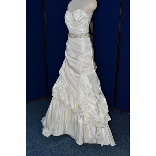 260 - WEDDING DRESS, end of season stock clearance (may have slight marks or very minor damage) size 8, pl... 