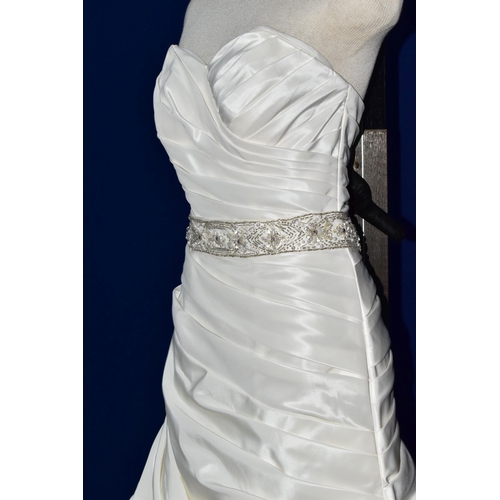 260 - WEDDING DRESS, end of season stock clearance (may have slight marks or very minor damage) size 8, pl... 